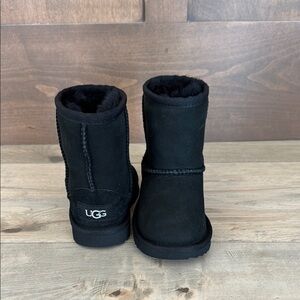UGG classic II